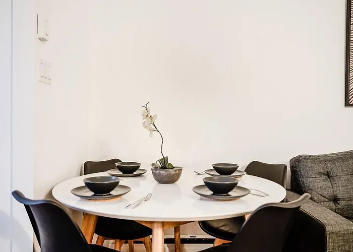 Charmant Appartement De 2 Chambres A Griffintown